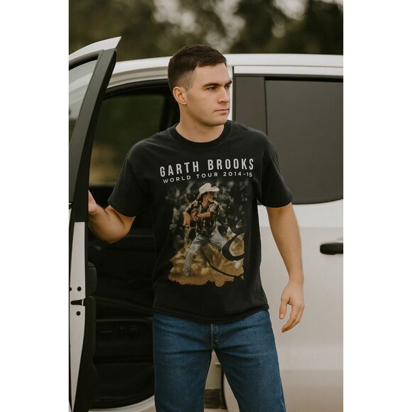 Garth Brooks World Tour 2014-16 Black Concert Tee Cotton Comfortable Fit Medium - Picture 1 of 4